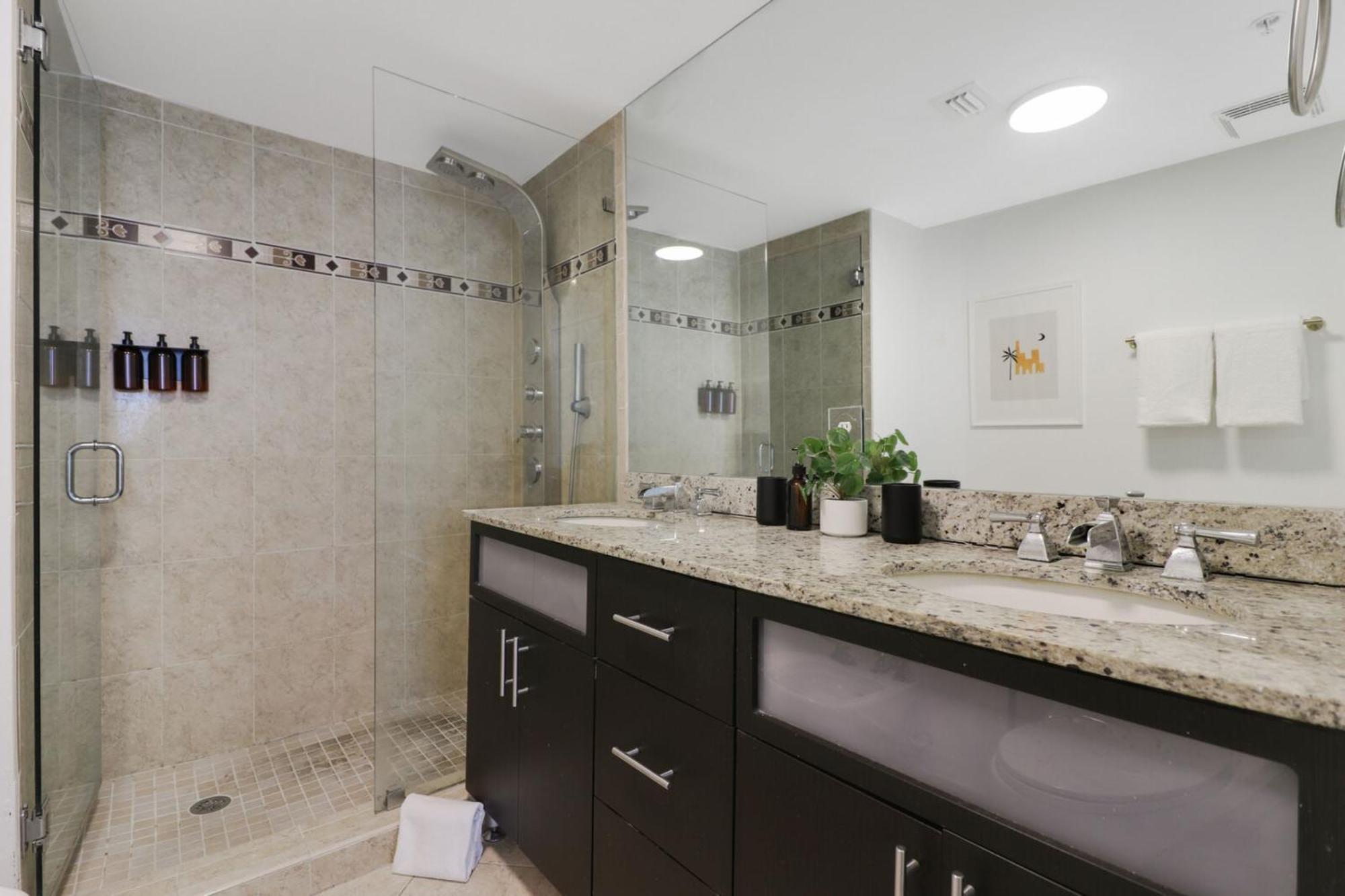 شقة Roami At Sunny Isles ميامي بيتش الغرفة الصورة